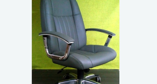 Перетяжка офисного кресла кожей. Светлоград